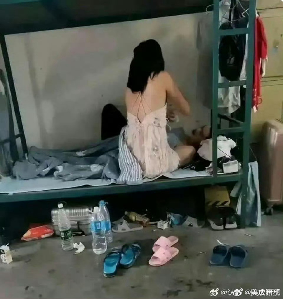 怎么劝舍友别老带男朋友过来了很尴尬