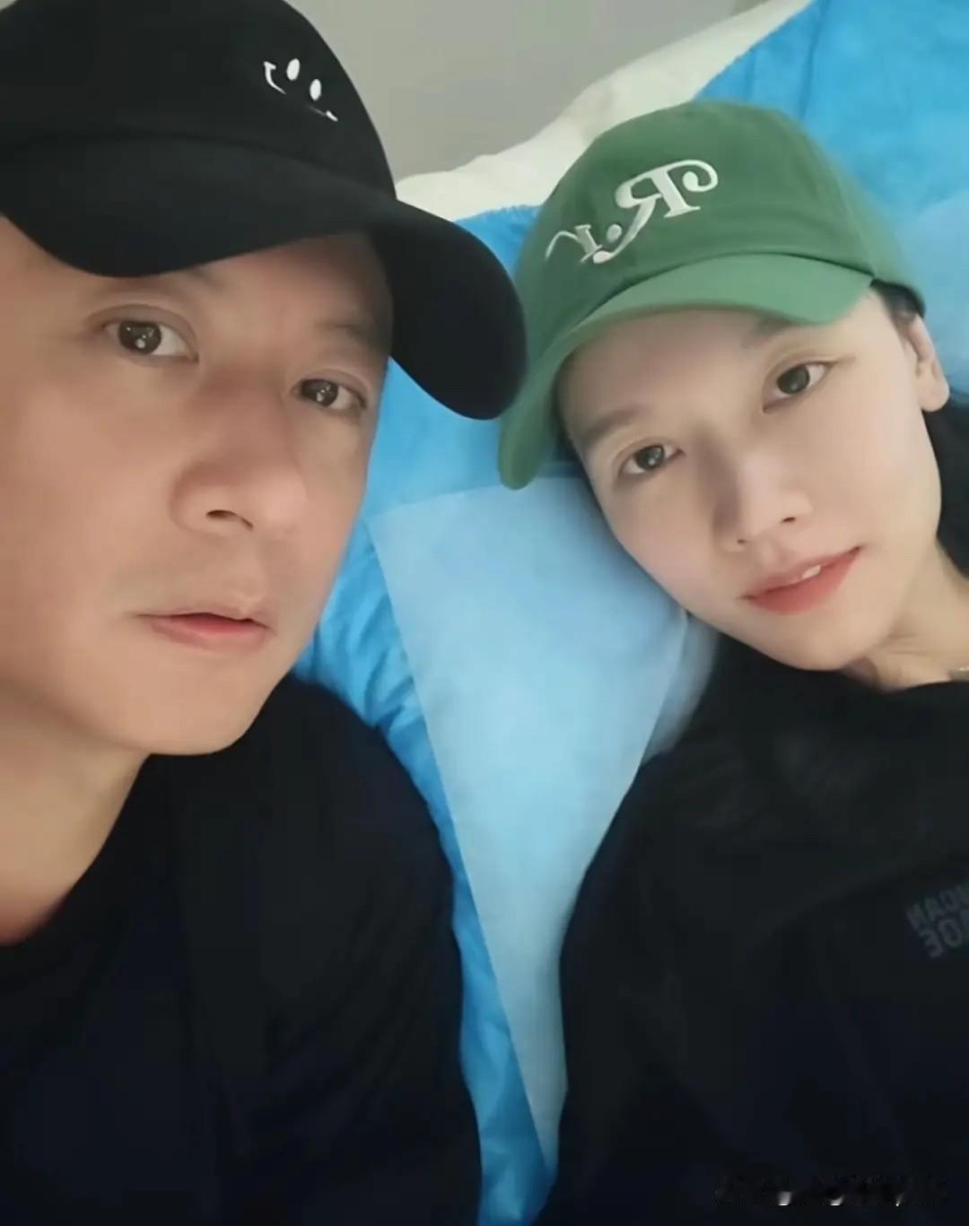 孙骁骁二胎6个月了，任重陪着老婆去医院做四维产检，二宝高鼻梁、尖下巴，还没出生颜