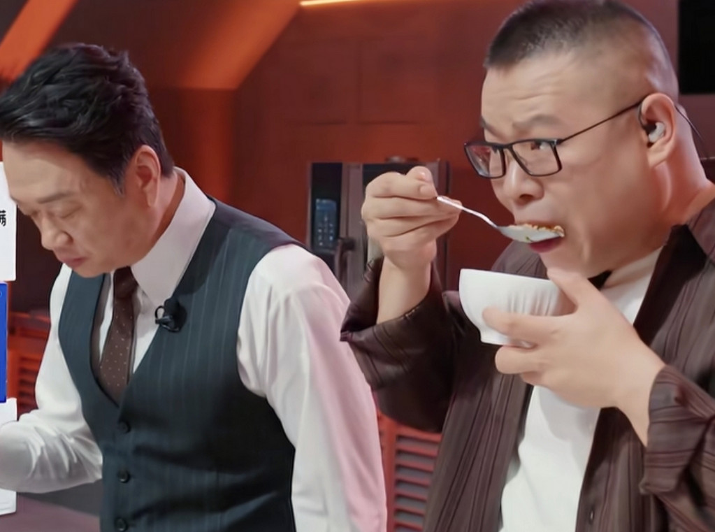 解释不清了！有位厨师上节目做炒饭，味道明明很不错，却被岳云鹏扣分淘汰了，理由竟然