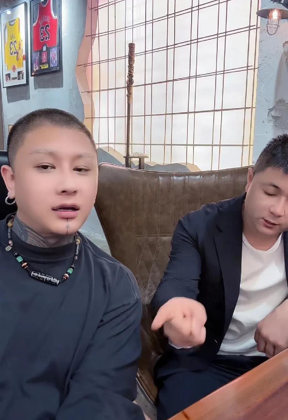 今晚老葛带着合伙人月亮哥亲自上门找方丈讨说法，质问方丈PK输了为啥不做惩罚？还想