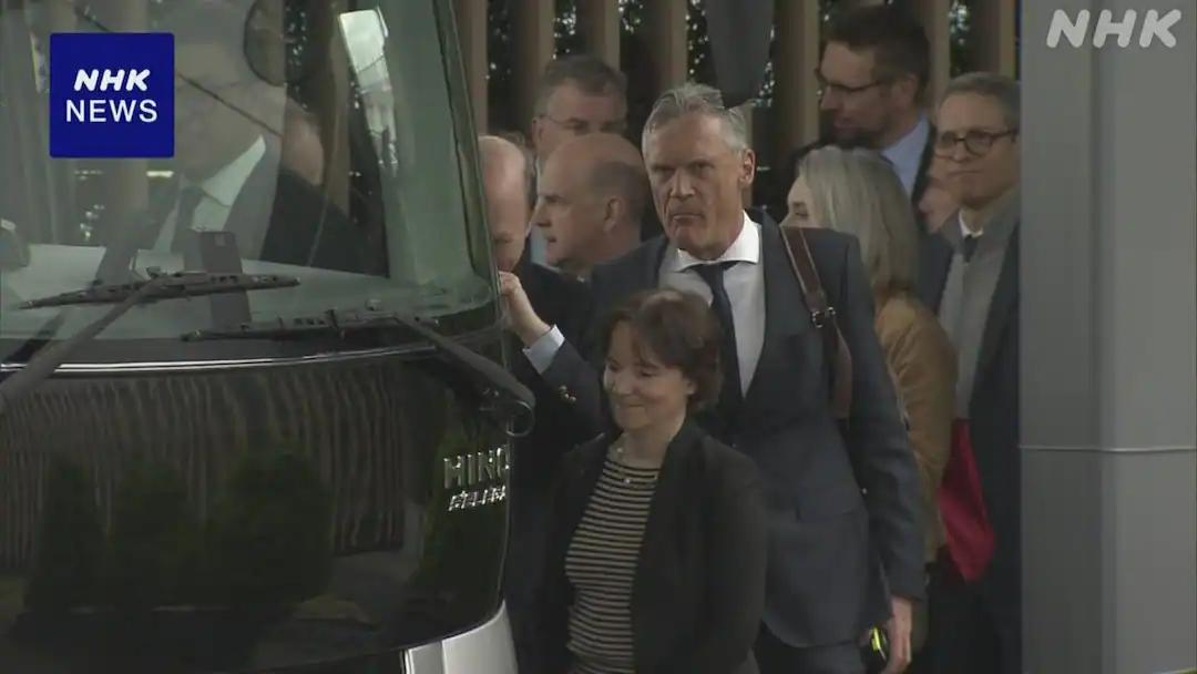 4月15日下午，东京迎来了一群不速之客——30个国家驻北约的大使、代表，浩浩荡荡