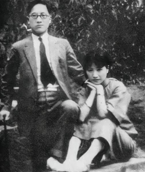 1931年，徐志摩逛完青楼，深夜回家时，见妻子陆小曼已睡，便蹑手蹑脚爬上床，不料