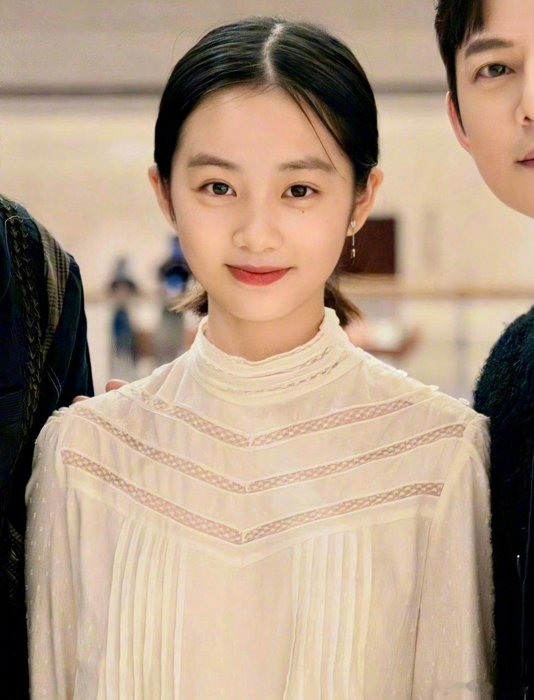 感觉多多像妈妈更多，二女儿和儿子更像黄磊黄磊孙莉9岁儿子正脸照