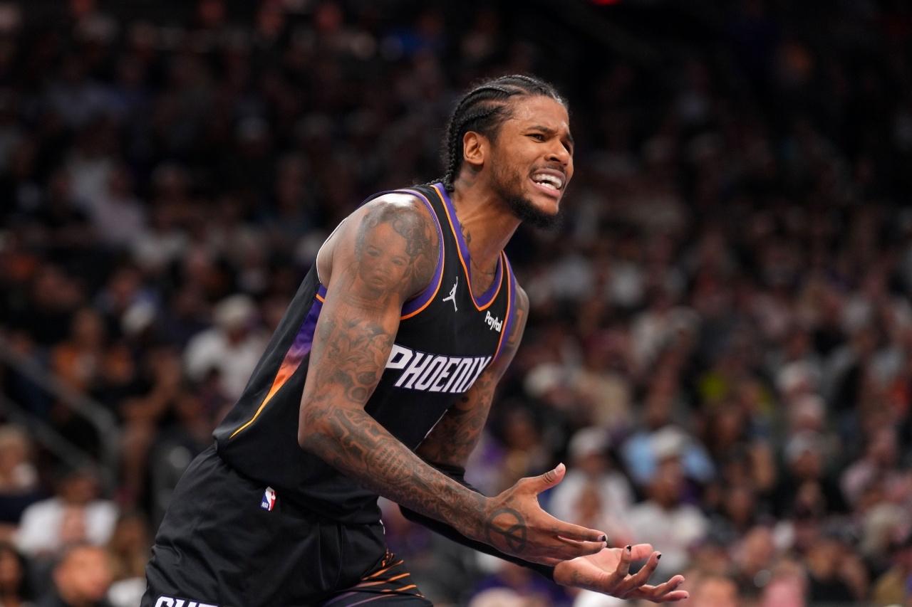 杰伦格林最后准绝杀3分出手不中，太可惜了！太阳最终也憾负开拓者无缘西部第七。不