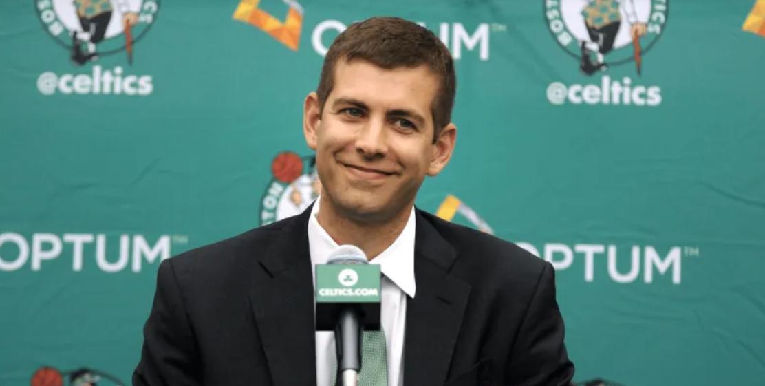 史蒂文斯又要封神了，根据NBA薪资专家的计算，连续送走霍勒迪和波尔津吉斯已经让凯