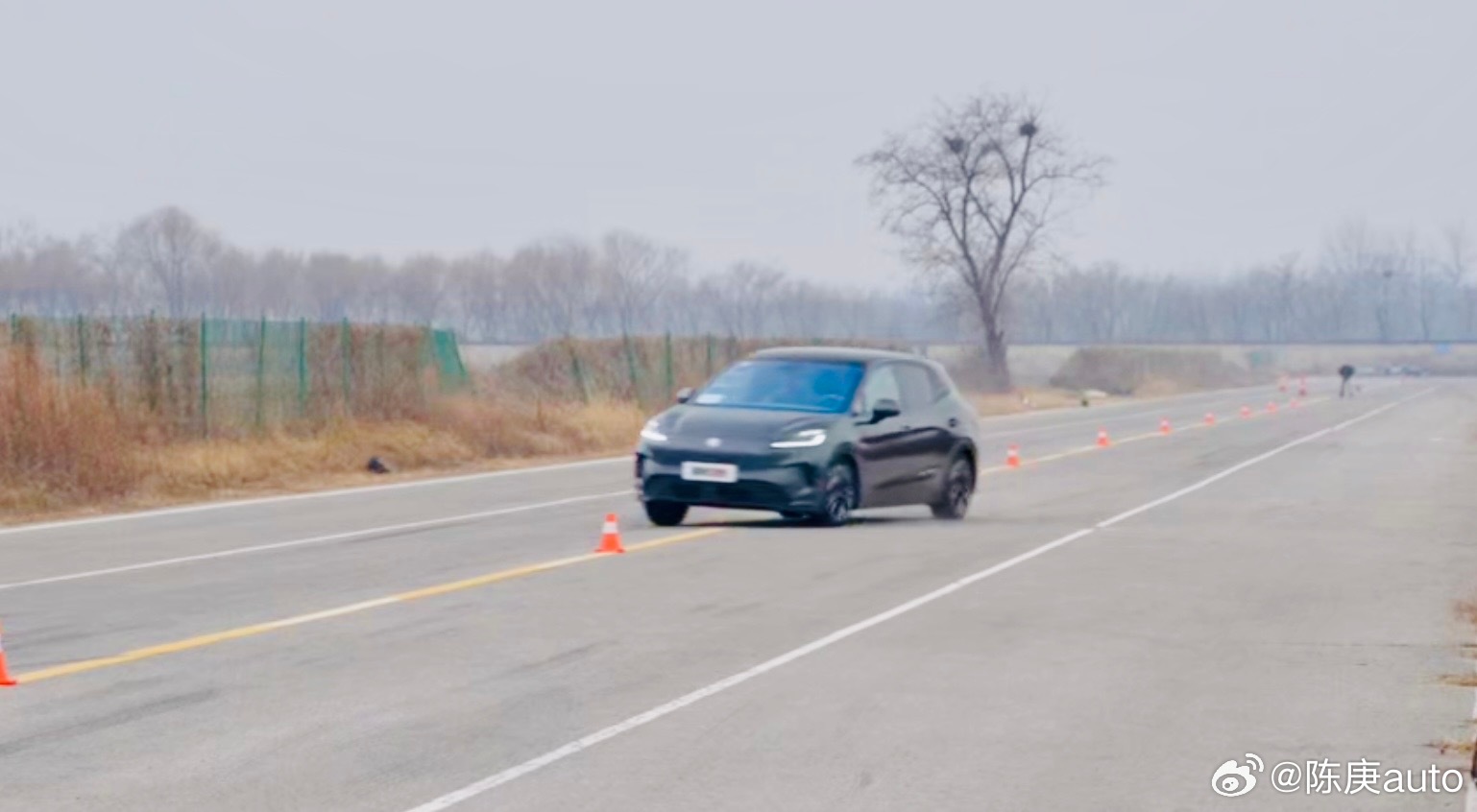 MG4要出SUV了我们长测的三辆10万级电动车里，别看MG4长得好像柔柔软软的