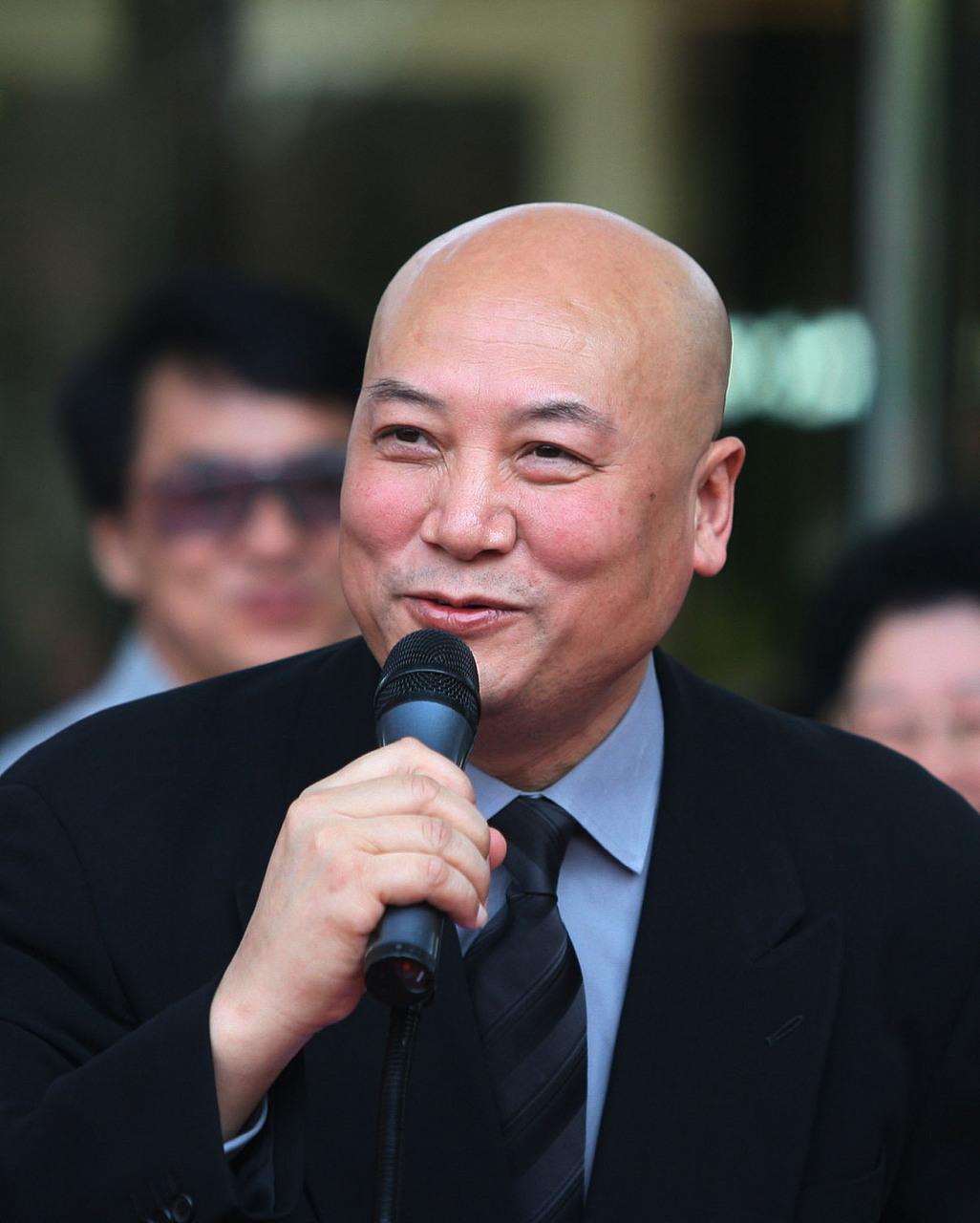 《西游记》拍摄结束后，有人问迟重瑞，你现在不演唐僧了，怎么不留回头发？迟重瑞听后