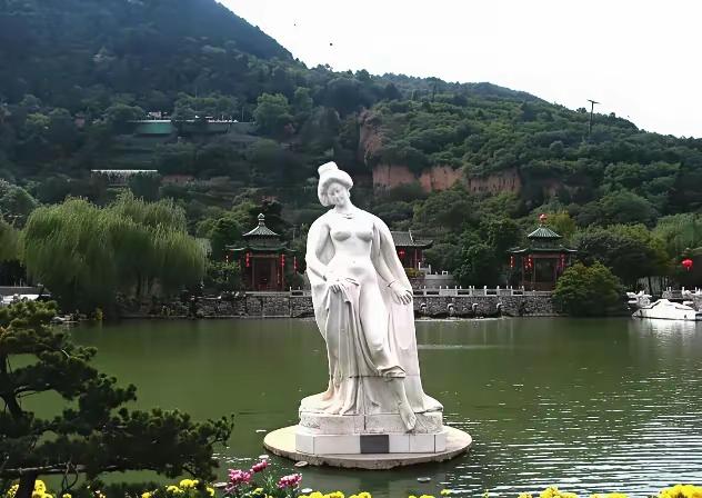 马光远大师批评下架贵妃出浴雕塑的人内心不堪，是无聊言论。但他的文章连配图都不敢给