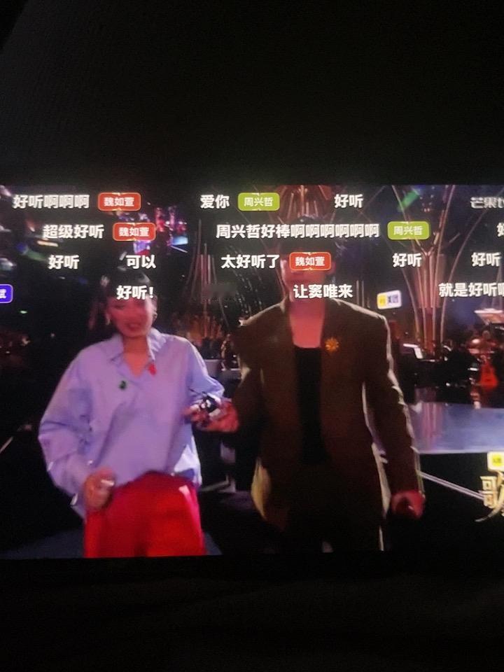 魏如萱今晚表现随性有余、竞技不足。今晚的娃娃依旧是一惯的慵懒，但放在歌手竞技舞