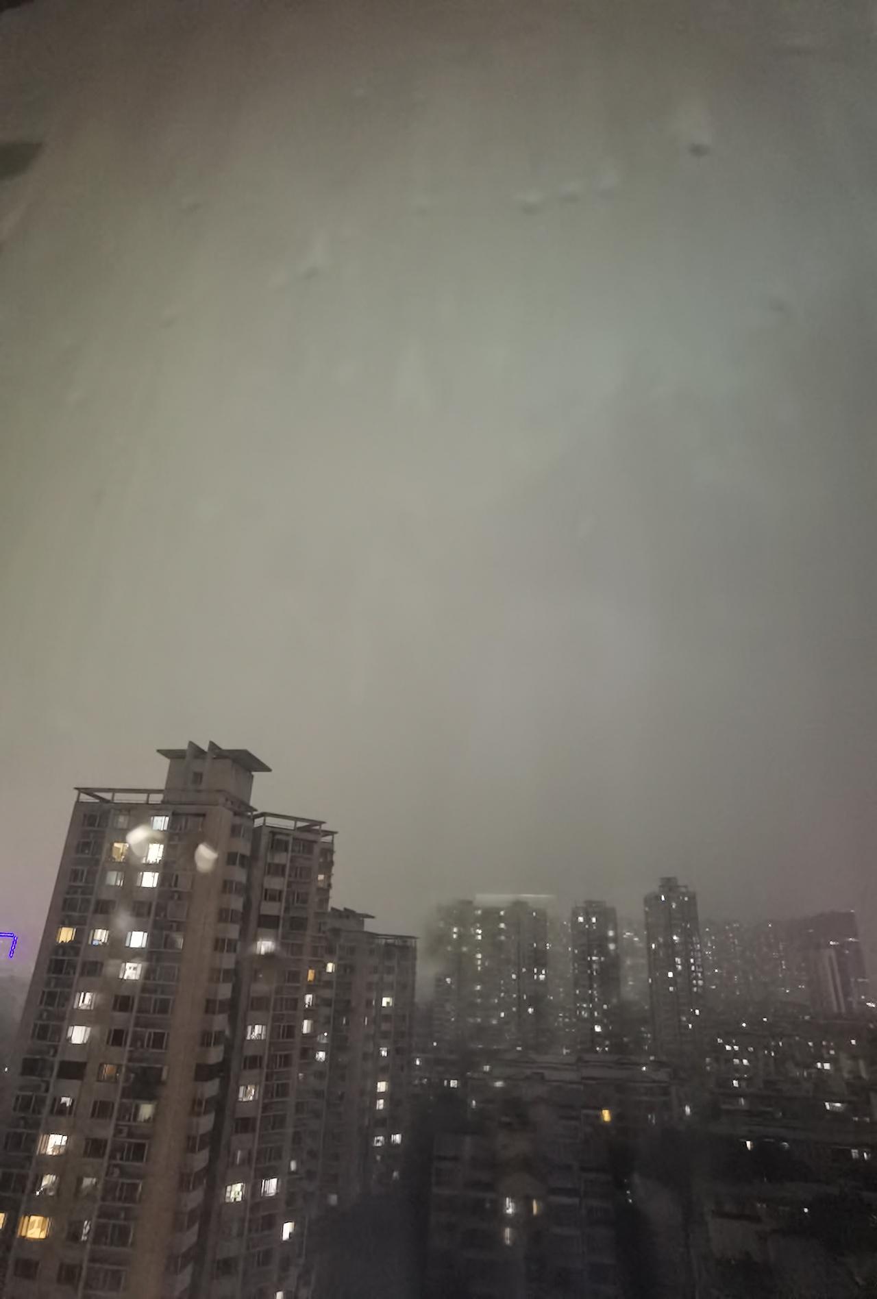 哪位神仙在石家庄渡劫？石家庄又双叒叕下雨了！已经数不清石家庄今天到底下了几场雨