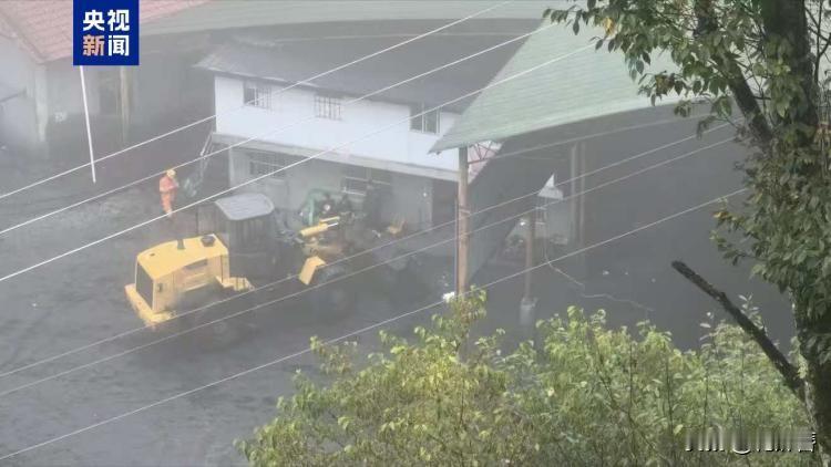 煤矿塌了，死了3个人！事发地是陕西镇坪县余老二湾石煤矿。事故发生在9月