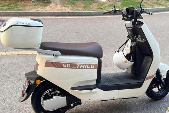 买电动车别盲目跟风！这3个实用选择技巧，普通人闭眼不踩坑现在电动车款式越来