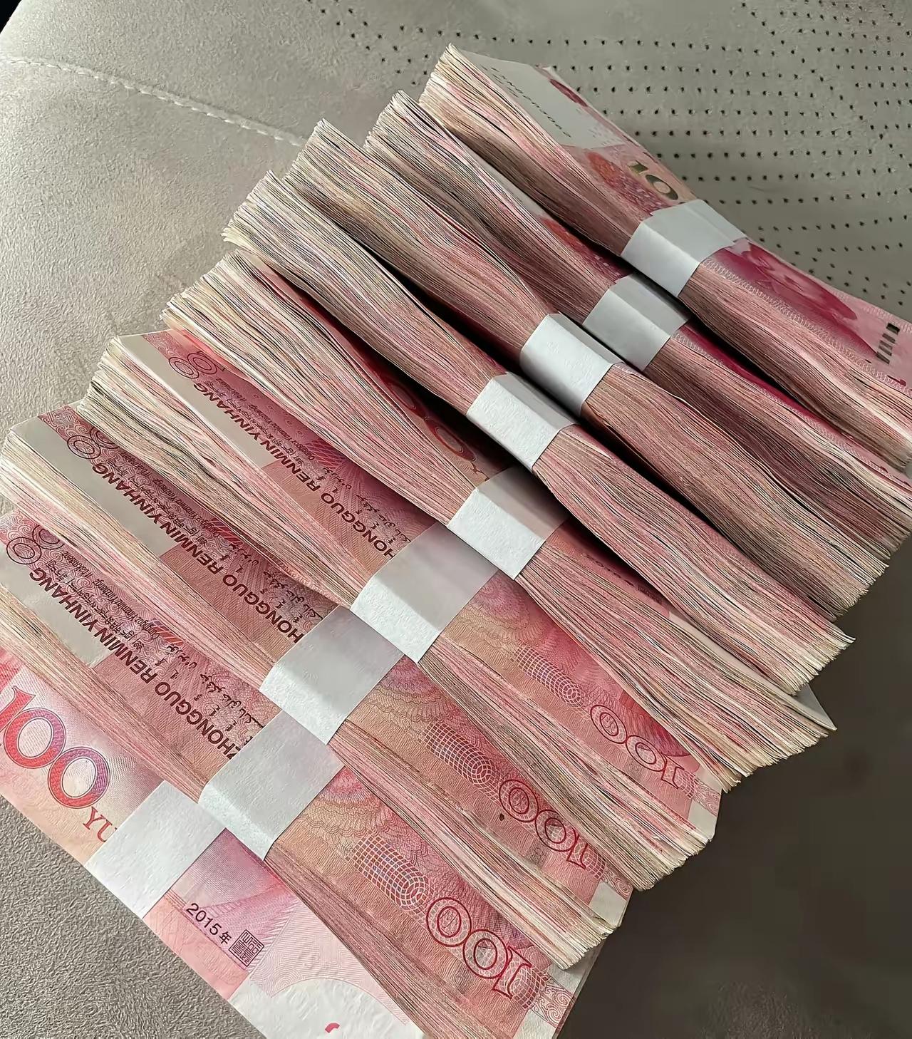 钱，一定要存，但别过度存钱。兜里有余额，心里才安稳。过日子，存钱是必不可少