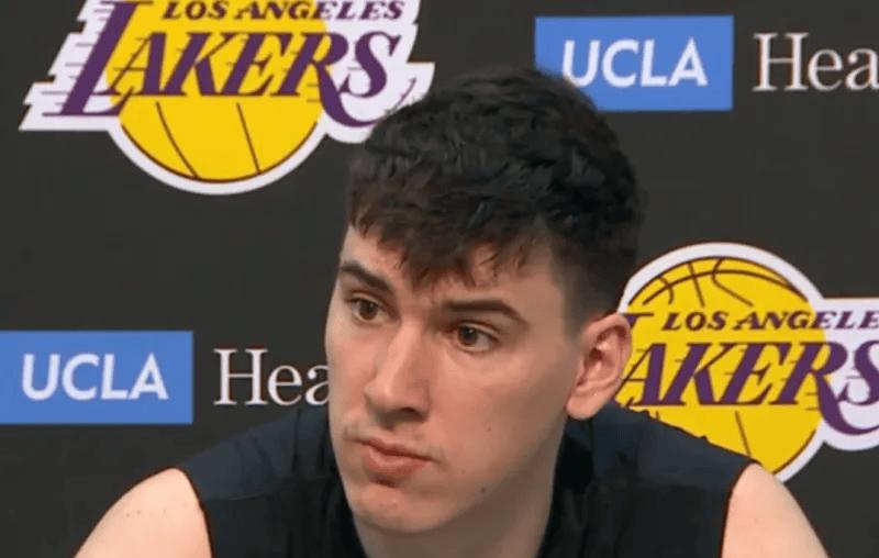 湖人小将建议“开会解决矛盾”，这句话本身就暴露了湖人最大的问题。更衣室里现在坐