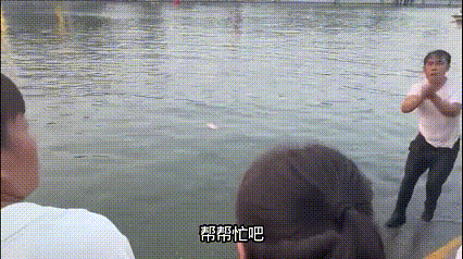 这位爸爸，彻底崩溃绝望了！一家四口从陕西榆林远赴天津旅游，结果在海河边，他眼睁睁