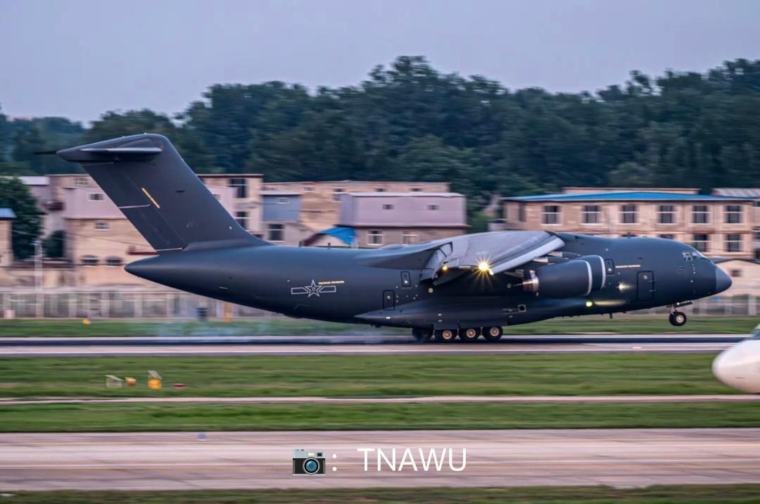 西部空军又一架新号的运-20B大型运输机，战术编号11352。这支部队现在是运-