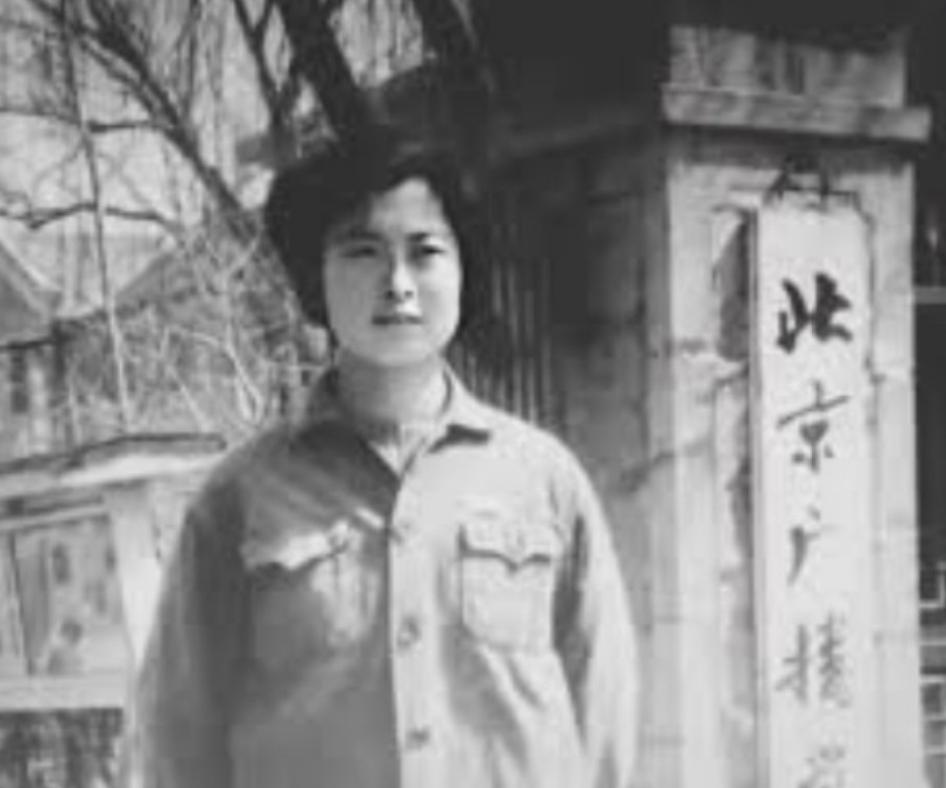 1976年，林场拿到一个北京广播学院的推荐名额。当时21岁的敬一丹已来到小兴安岭