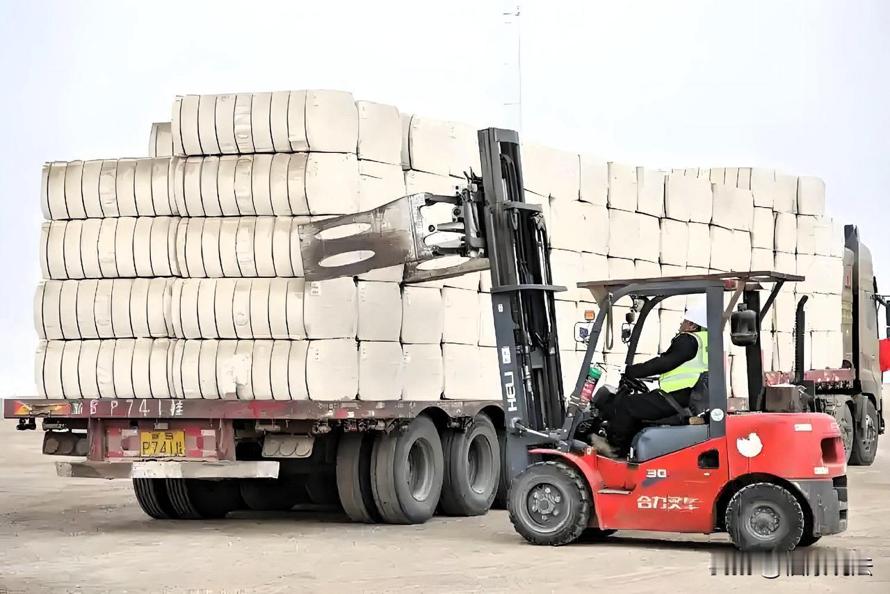 “贼胆包天！”湖北枣阳，男子是货车司机，运棉花时，发现工厂收货时只核对多少包，却