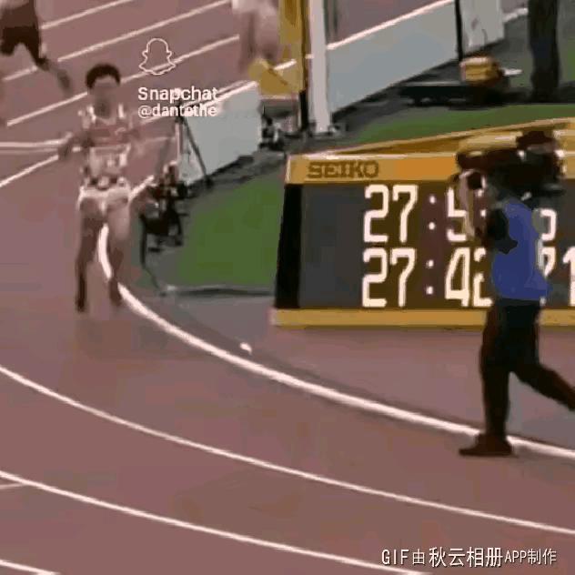 这位摄像大哥，改说你点什么好呢？
