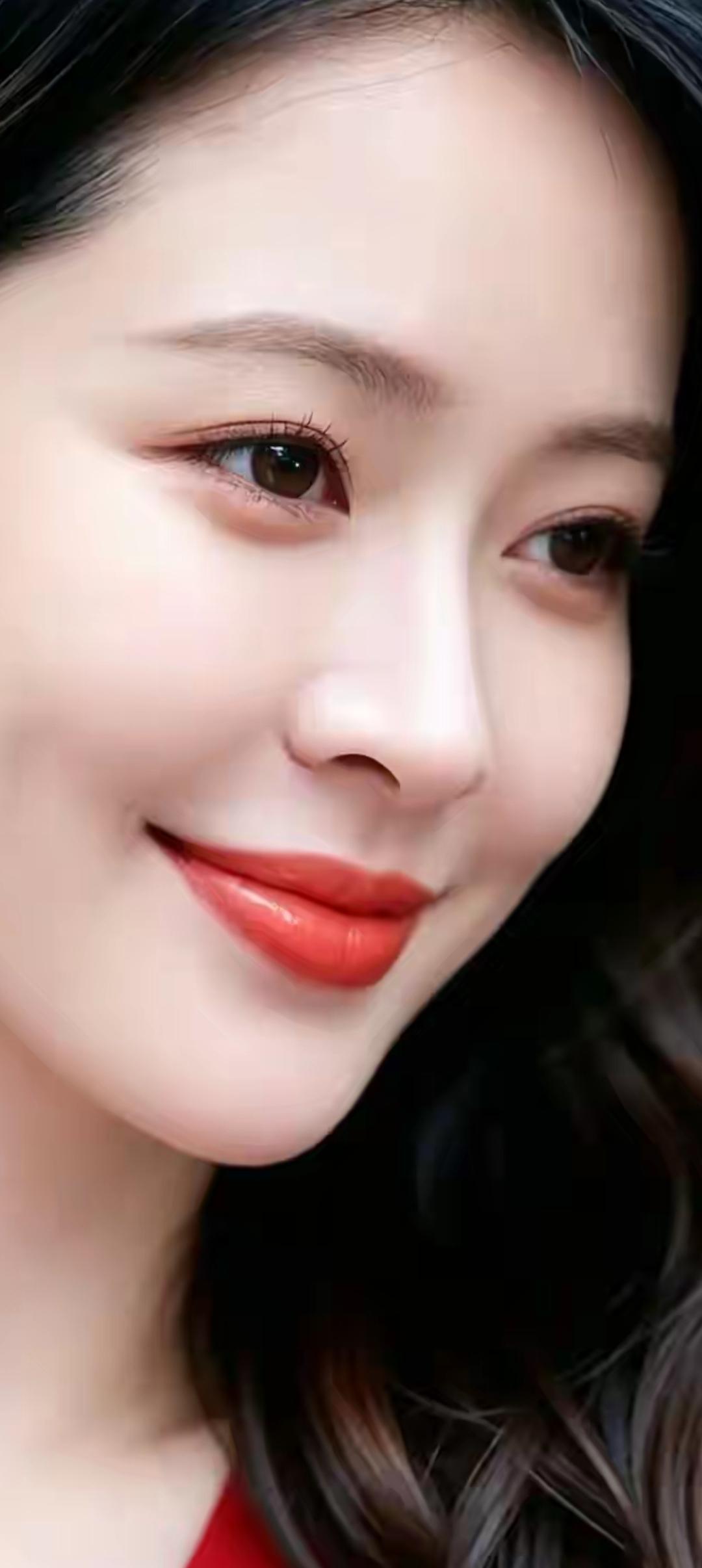 甜美笑容，元气满满，红唇魅力，少女心爆棚！😊✨