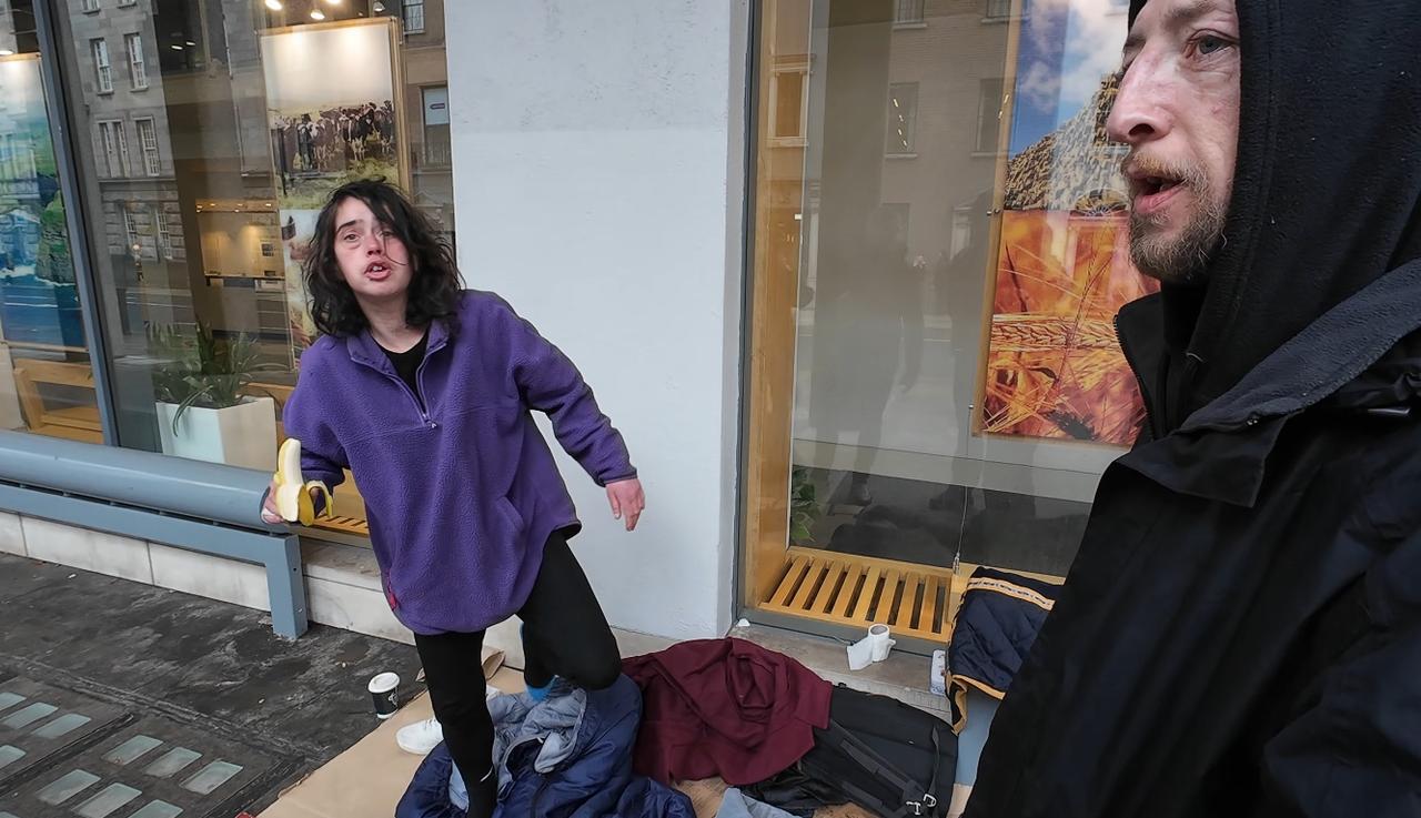 “我们跟英国打了几百年仗，流了无数鲜血，死了无数的人，就是为了独立自主，保持独特