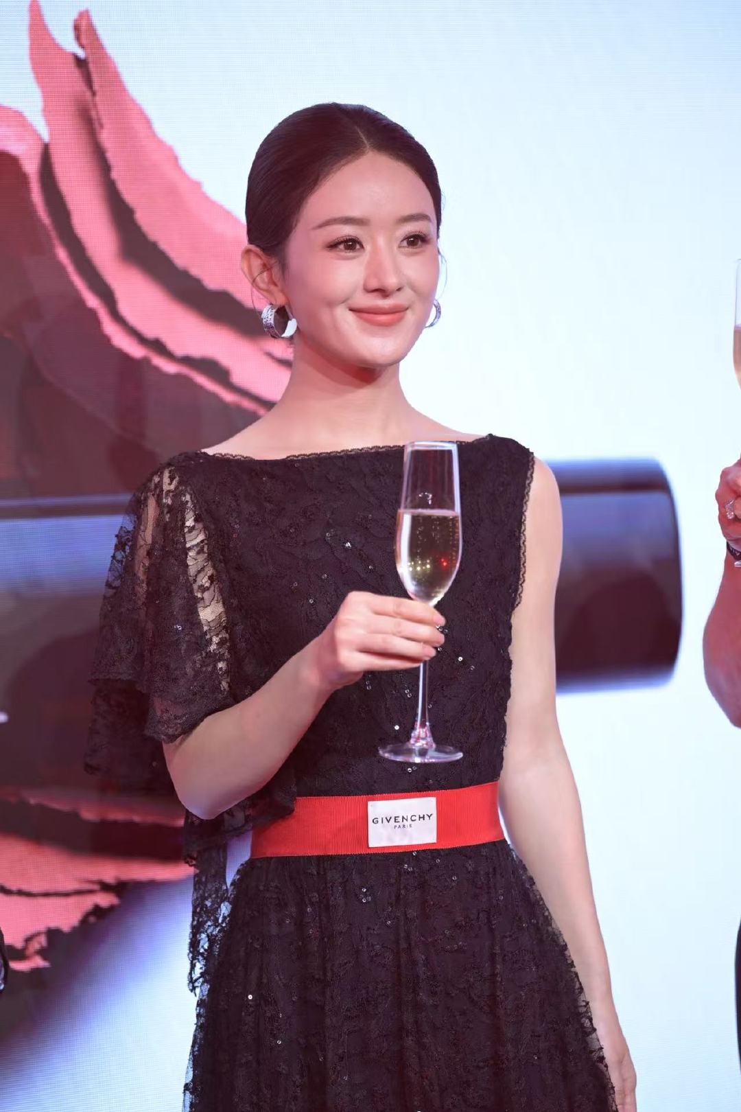 赵丽颖纪梵希线下活动赵丽颖出席线下活动，裸色唇妆将她的温柔与大气展现得淋漓尽致