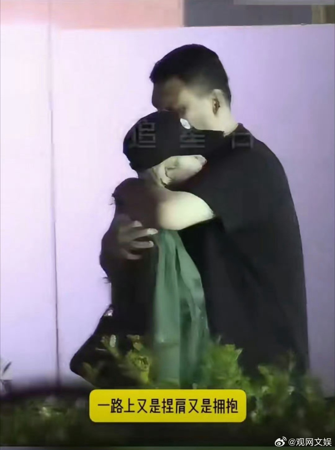 车澈边界感车澈乃万街头拥抱这也太没边界感了吧？李嘉格看了得多尴尬😳车澈的边