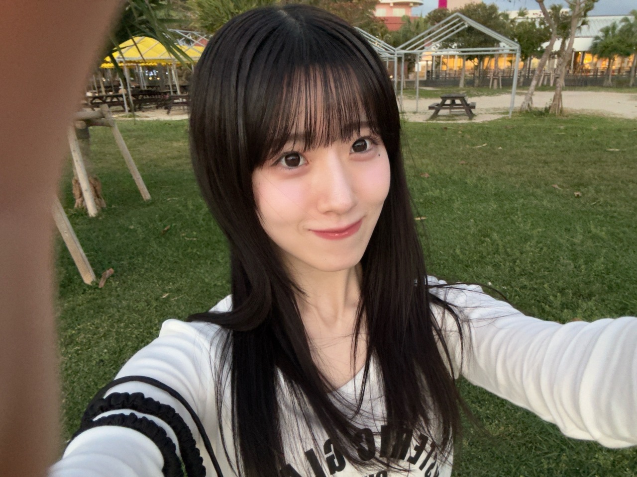 石森璃花「街で卒業式かな。花束を持った笑顔の学生とすれ違ったり、とても陽気なタク