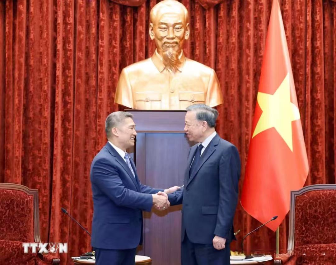 苏林出面会见美国代理海军部长高雄！按照层级来说，苏林没必要亲自接待高雄，一般