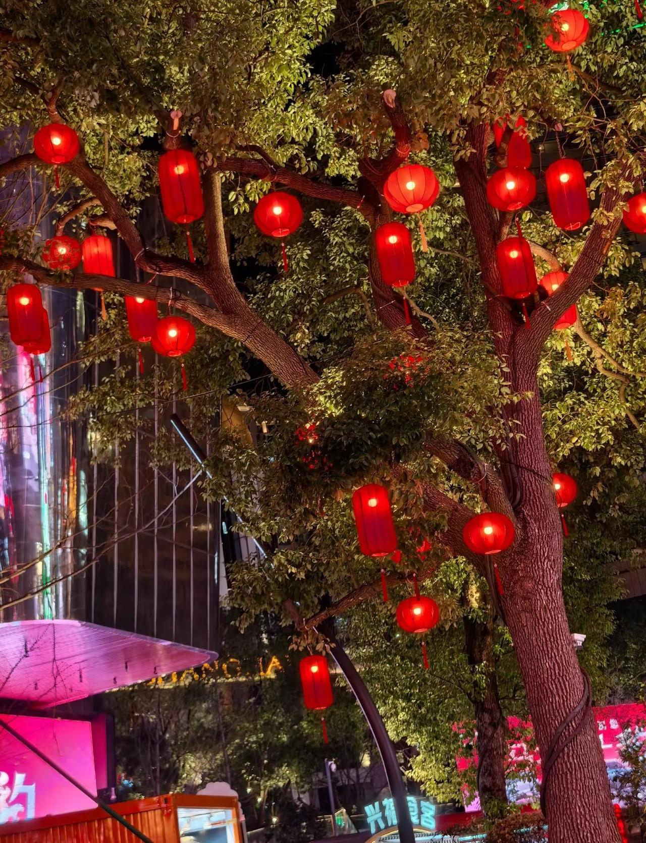 出轨不是一个单一的动作，是相识、聊天、分享生活、起心动念、确认关系、投入金钱、投