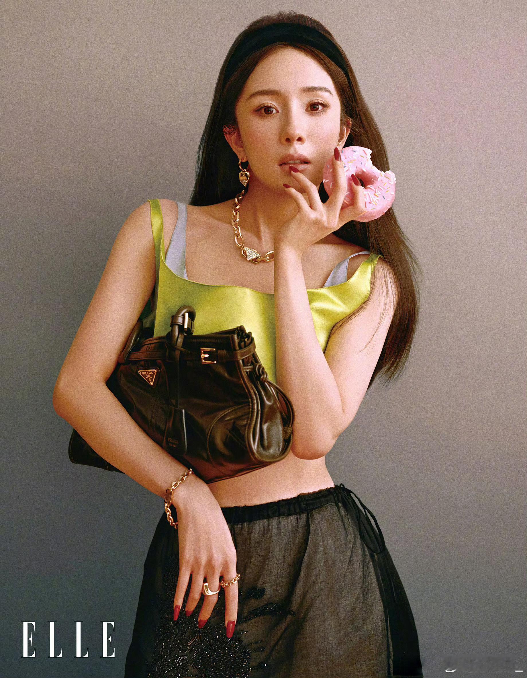 杨幂身着PRADA2026秋冬系列，坐镇ELLEChina九月刊封面