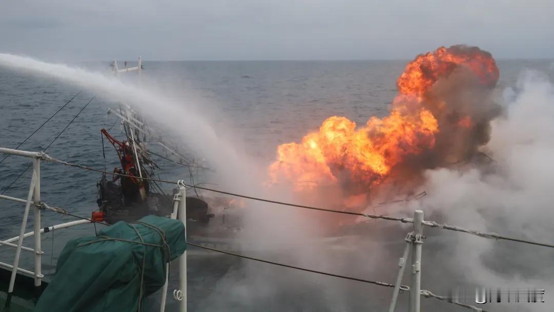 台湾渔船钓鱼岛着火沉没，大陆海警火速驰援灭火搜救，台海巡署今竞呛大陆“消费海难”