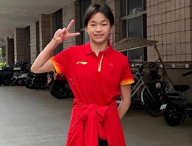 感觉陈若琳也开始给全红禅挽尊了，不想大家把全红禅捧的太高。之前大家以为水花消失术