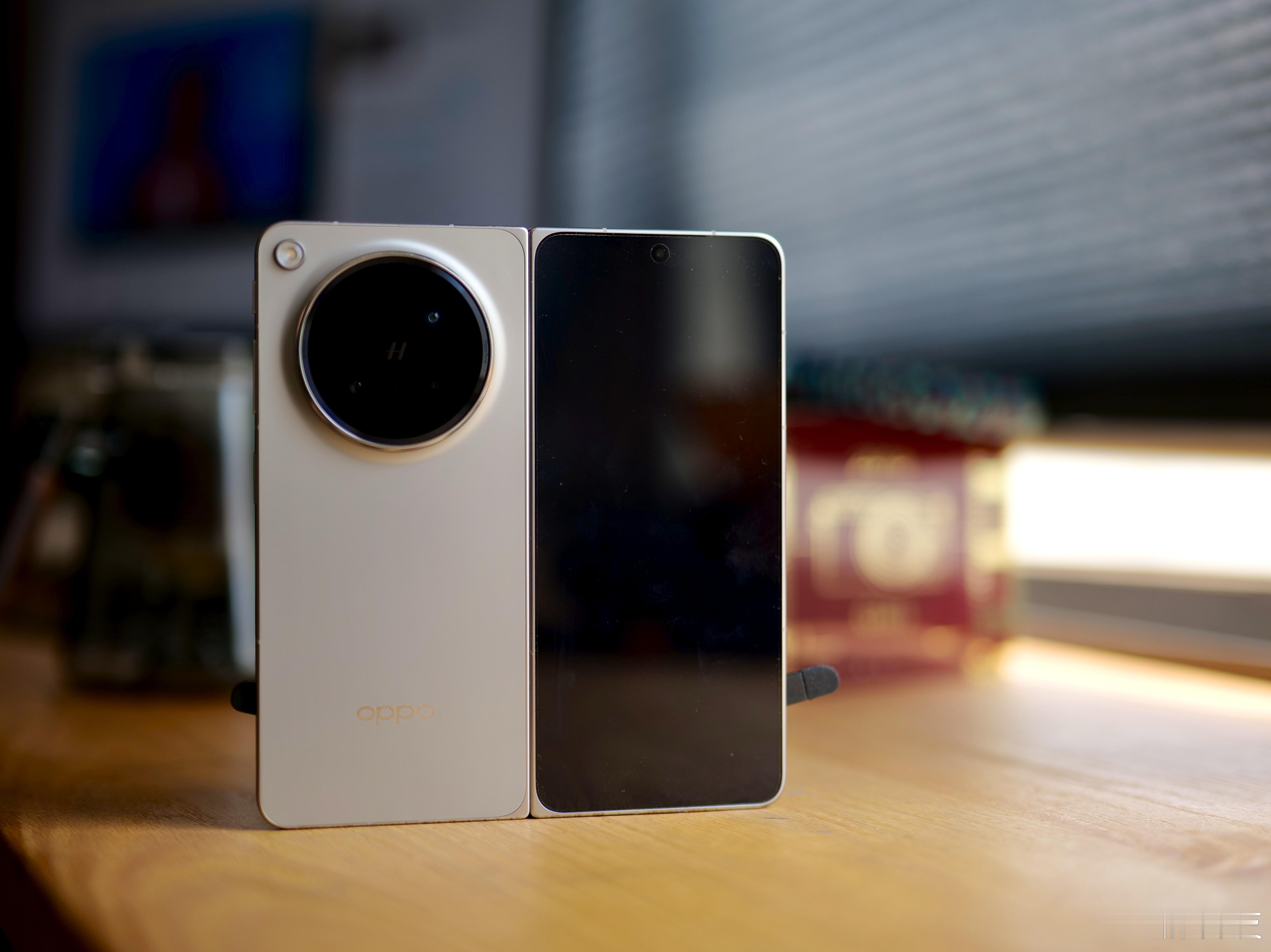 OPPOFindN6📱📷影像系统：搭载哈苏2亿像素四摄，并首次在折叠屏上