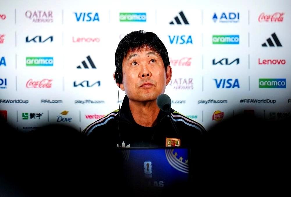 日本队主帅森保一，心里藏着一个近乎狂妄的梦——拿到世界杯冠军。抽签仪式一结束，