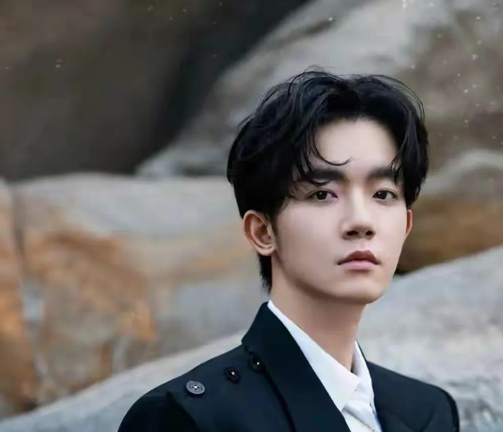 建议封杀李明德，这样的人品不配当明星。6个月前，演员李明德因为情绪不稳定，