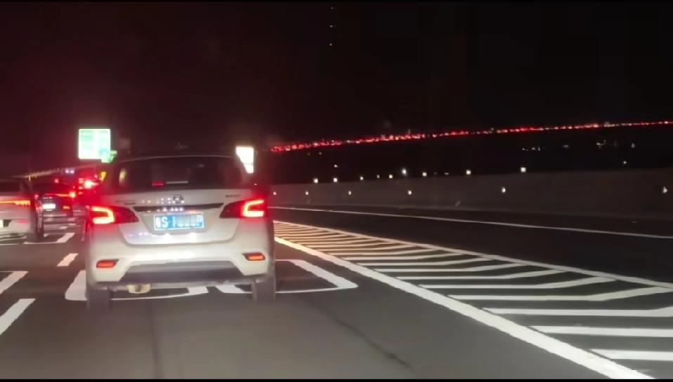 要哭了8个小时还在广东!3点从深圳冲，11点半才爬到忠信服务区，260公里
