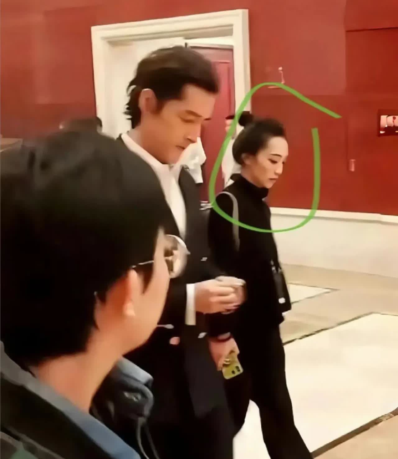胡歌和他老婆黄曦宁是永远不会离婚的，不是因为他们有太多工作和财产挂钩，也