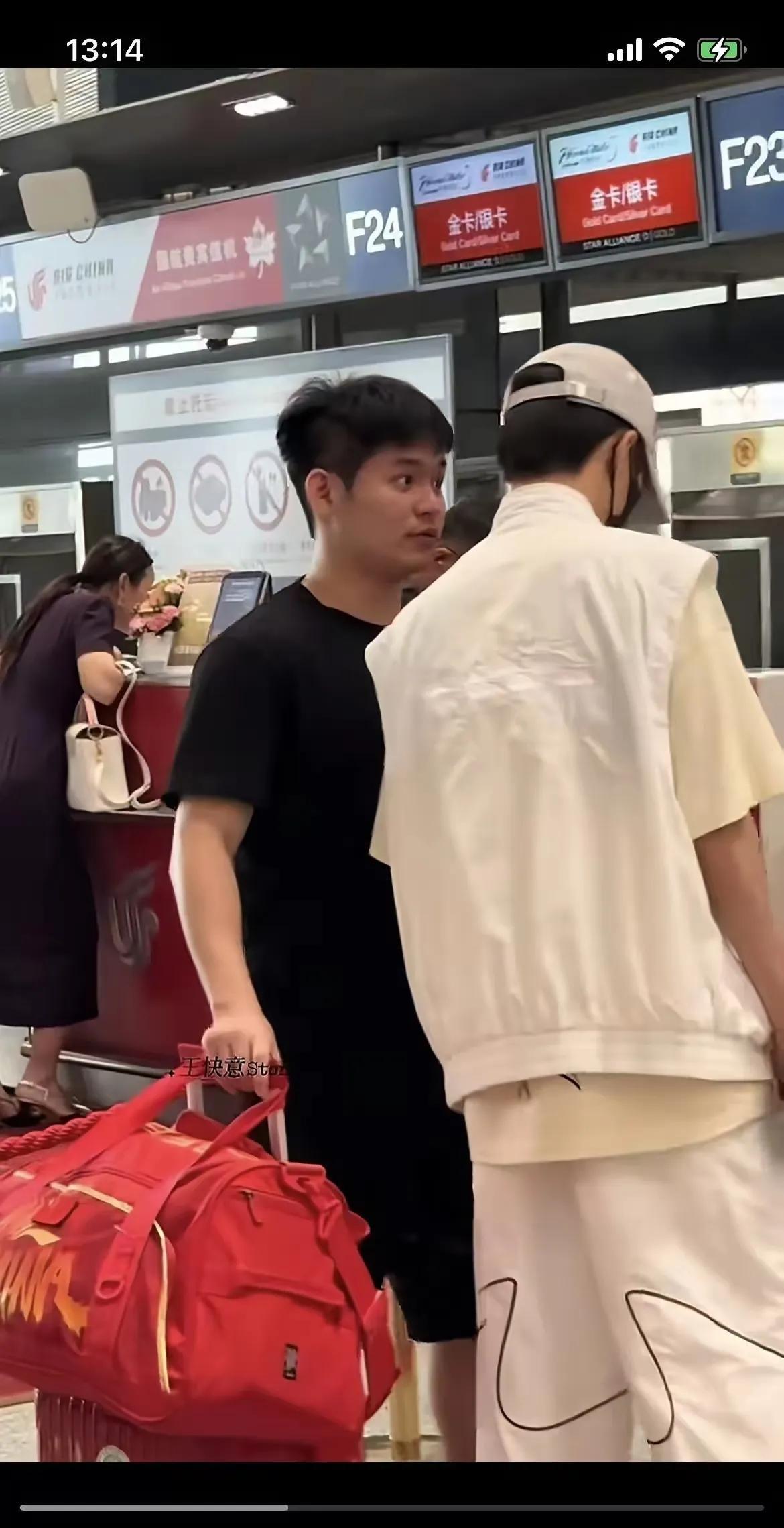 林诗栋出发去参加美国大满贯，林高远真是好师哥好兄弟，知道运动员的不容易，多哈世乒