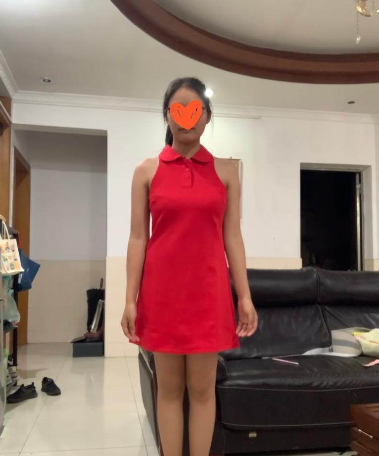 闺蜜结婚买了一条小红裙，却被同事吐槽太丑了，红色不适合穿去别人婚礼……我问，那