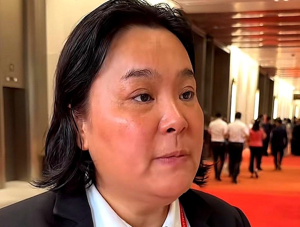 金门县的陈玉珍，在海峡论坛上，对着满场的人，不紧不慢地抛出一句话：希望明年，金门