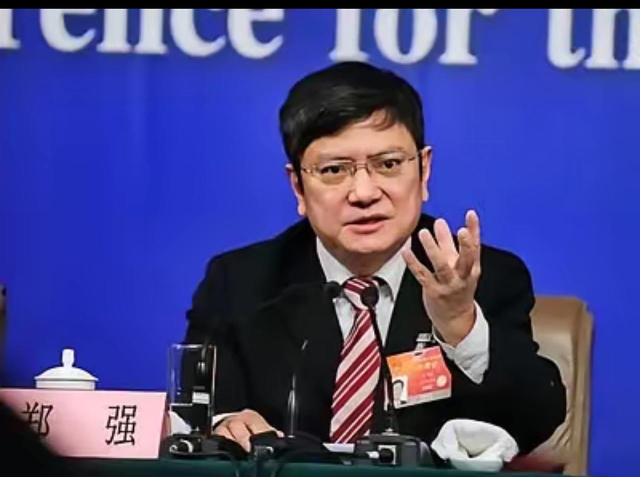 教育部出手了！将英语“踢出”高考，取消其主科地位？教育部回应一针见血！不曾想，螳