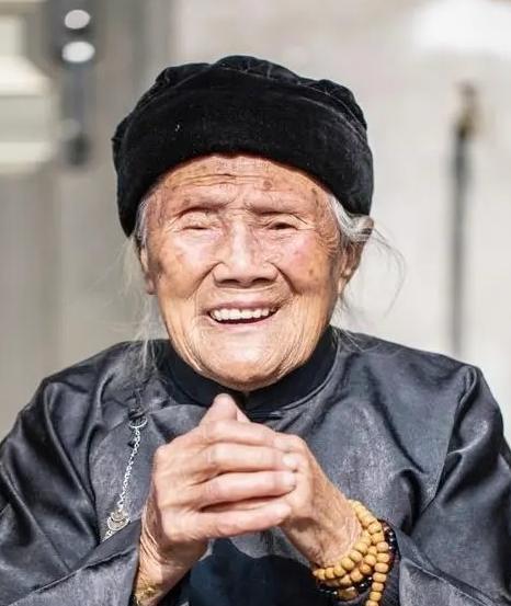 这三个“年龄坎”，如果有熬过去的人，基本都能活到100岁。1998年，上海一位