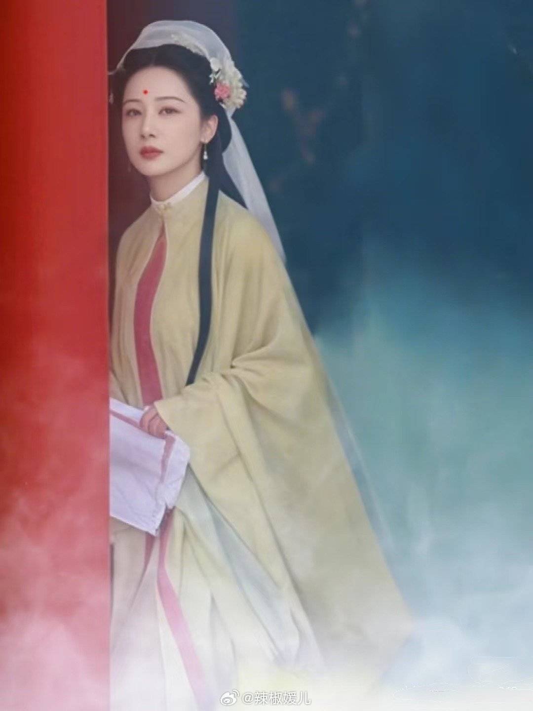 杨紫李祯那个“福巾”有很多款式，也有很多颜色呢​​​​