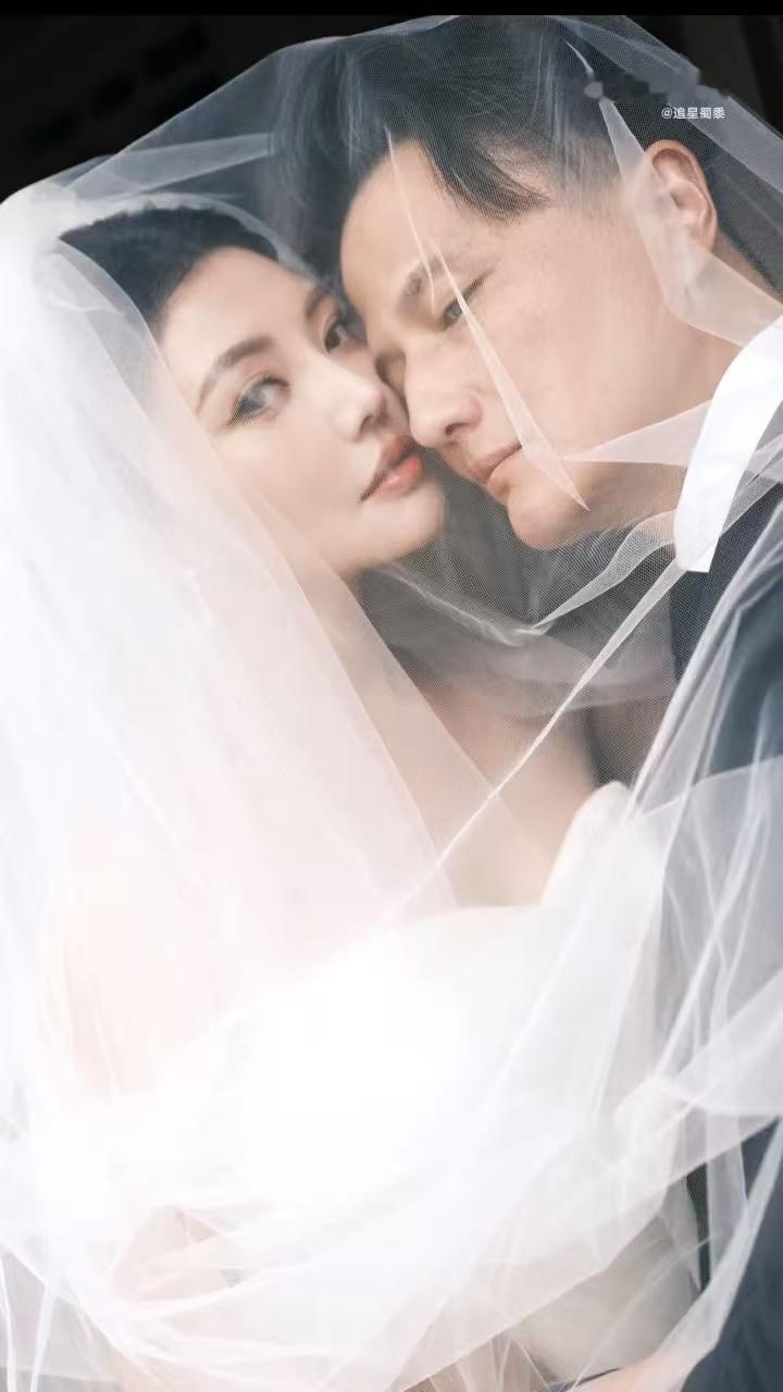 徐冬冬回应婚礼专属饮料一路从群演走到了现在，其实也是看到了品牌方一直以来都很认