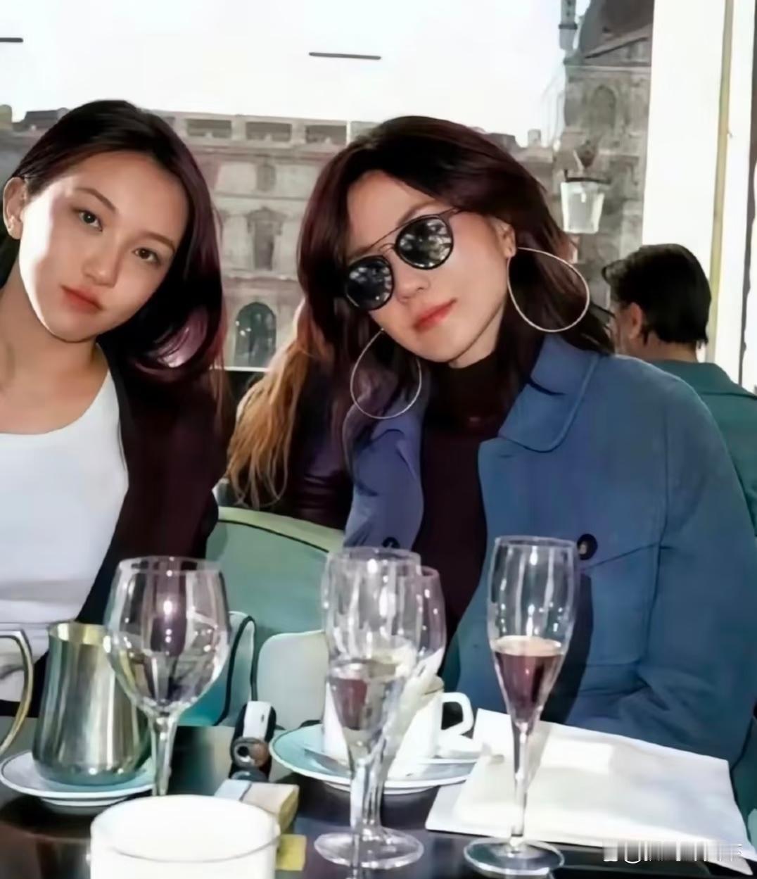 李嫣窦靖童罕见合体！网友死盯李嫣体态，王菲基因藏不住了​