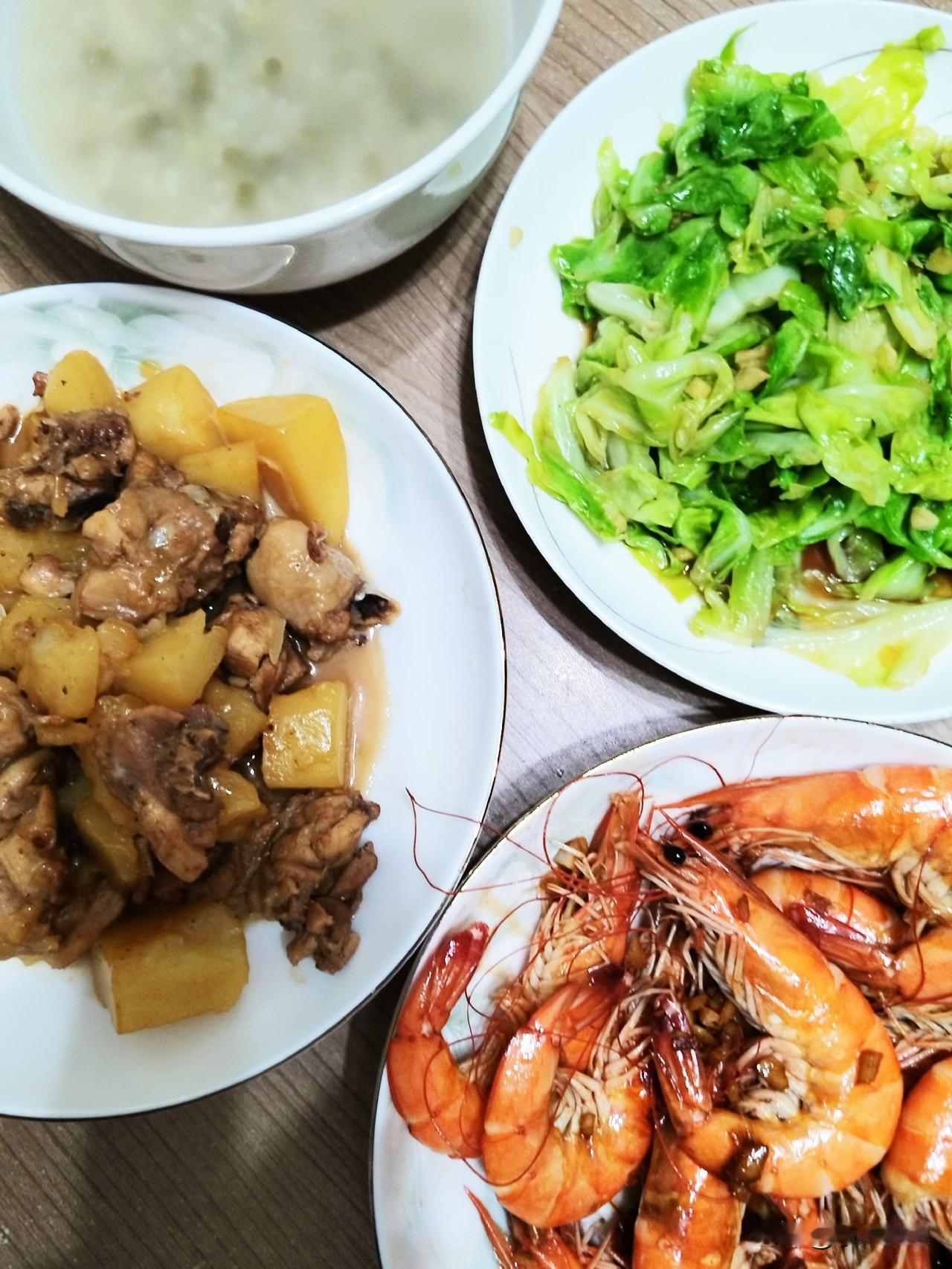 我做一天饭用的油，老公炒一个茄子的量[捂脸哭]不敢让他做饭了，只能我自己亲力亲为，
