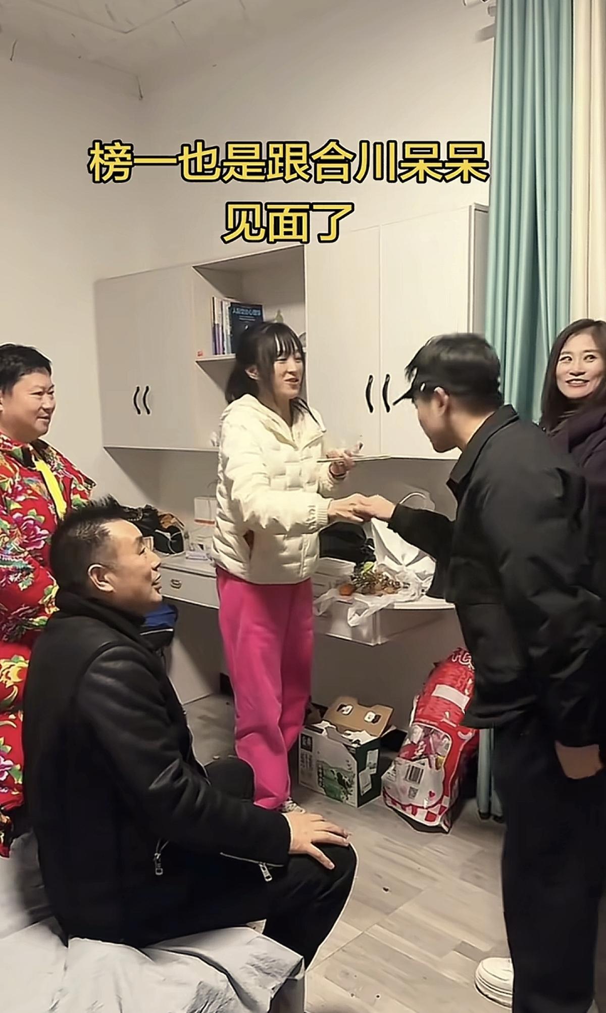 真没想到，那个怒刷10万礼物的榜一大哥，现实里竟然这么沉得住气。大老远跑来见