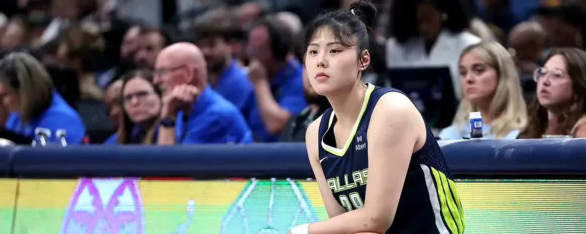 今天达拉斯飞翼以87-106惨败给拉斯维加斯王牌。NBA球员阿德巴约女友阿贾-威
