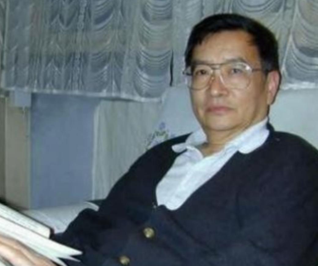 1969年，37岁梁从诫下放江西劳动，妻子周如枚立刻提离婚，还给儿子改名换姓，不